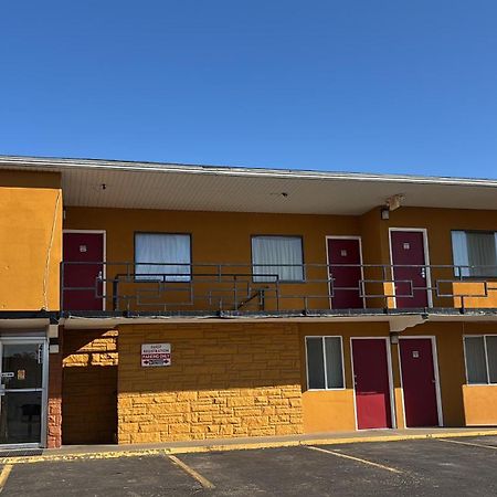 Economy Inn & Suites Harrisburg Buitenkant foto