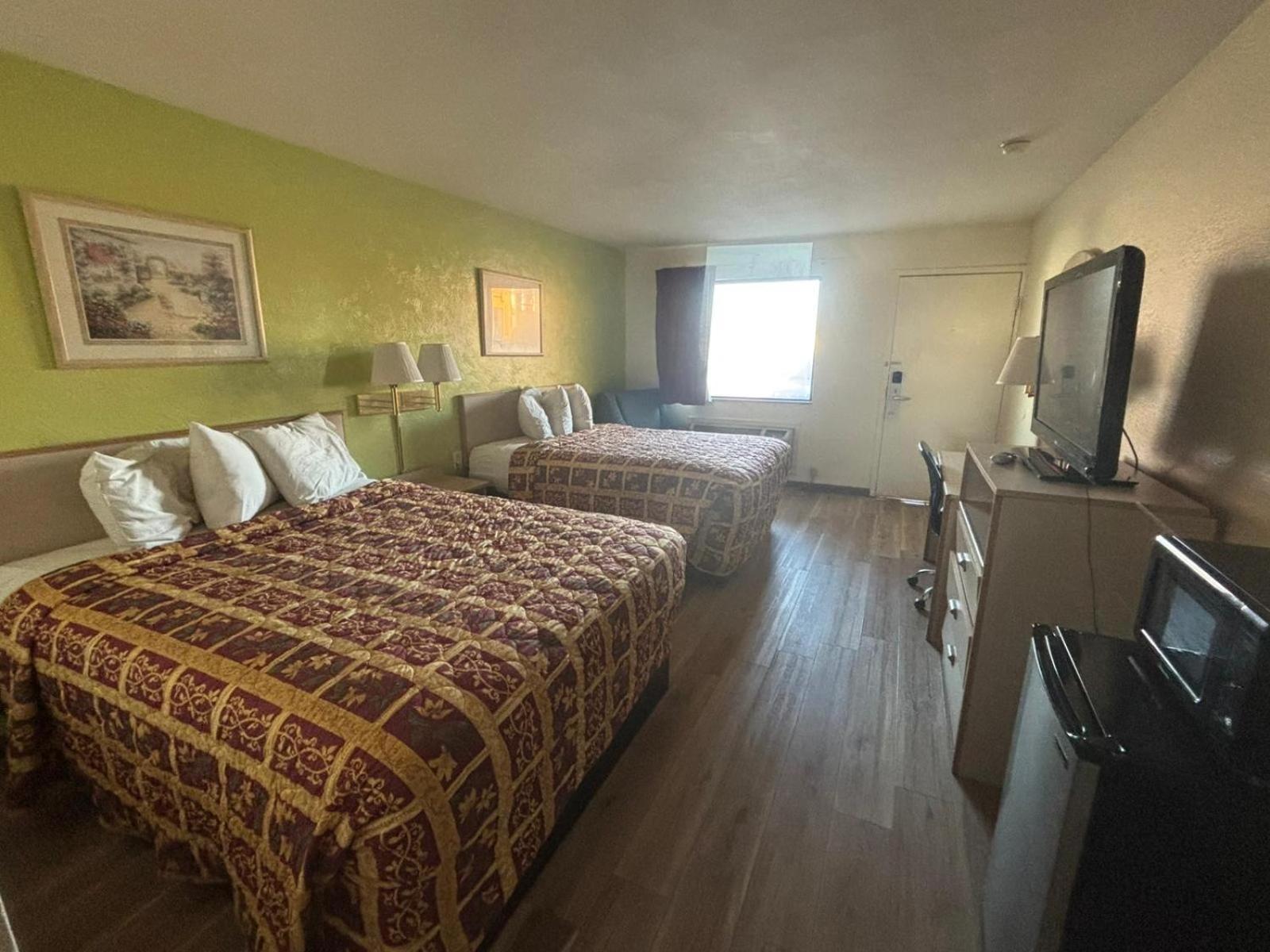 Economy Inn & Suites Harrisburg Buitenkant foto