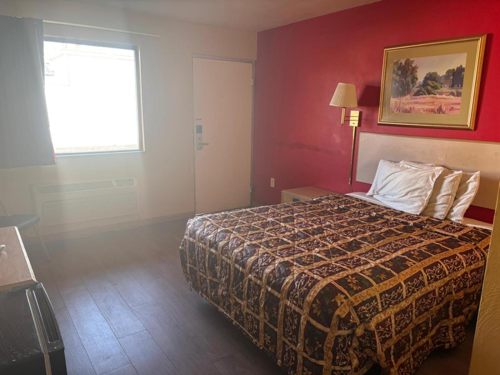 Economy Inn & Suites Harrisburg Buitenkant foto