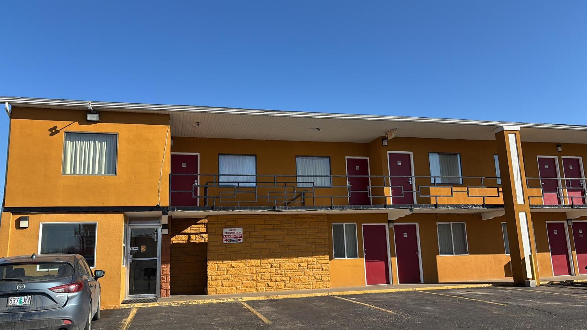 Economy Inn & Suites Harrisburg Buitenkant foto