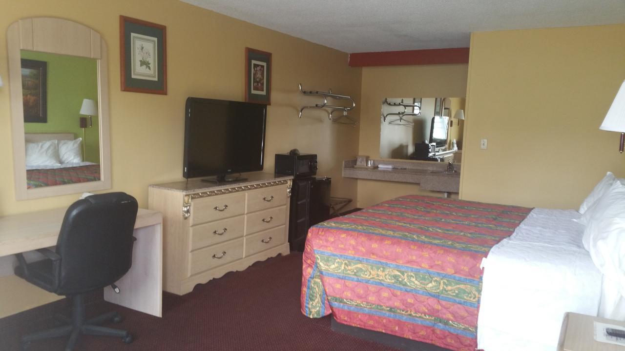 Economy Inn & Suites Harrisburg Buitenkant foto