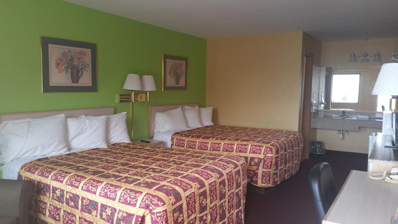 Economy Inn & Suites Harrisburg Buitenkant foto